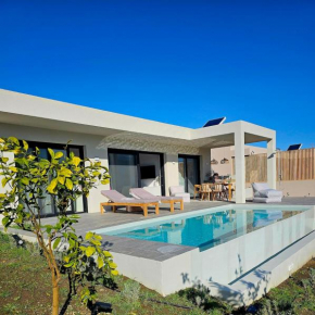 Villa Chara 2 bedrooms, private pool sea & mountain view, pets welcomed